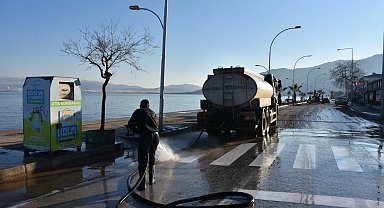 Bursa Gemlik'te Kurşunlu sahilinde fırtına sonrası temizlik