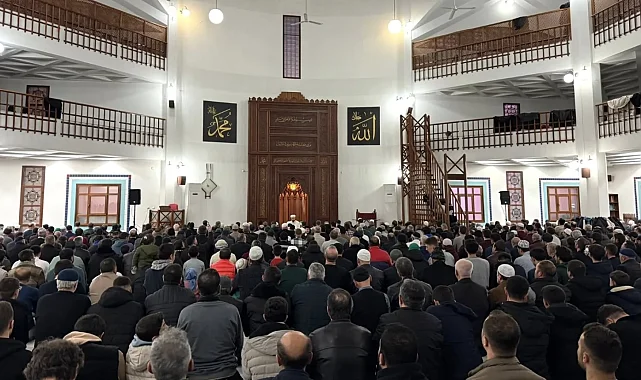 Bursa İnegöl'de ilk teravih gecesi manevi atmosferle yaşandı