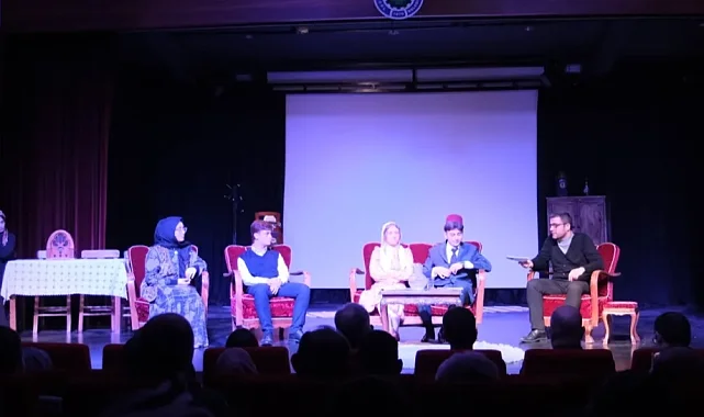 Bursa İnegöl'de "Puşide-i Siyah" tiyatro sösterisi sahnelendi