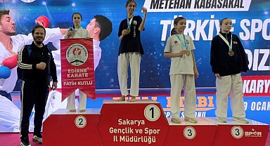 Deniz Cansu Karabulut Türkiye Yıldızlar Karate Ligi 2.'si oldu
