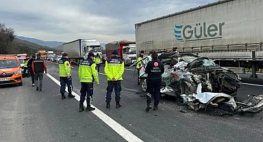 Düzce'de otoyolda feci kaza: 1 ölü, 1 yaralı