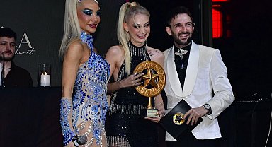 Geceye Nevide Çiçek damgası! Number One TV sunucusu ödülle taçlandı