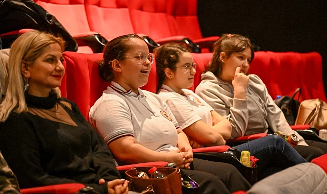 İzmir Bornova'da özel çocuklara sinema keyfi