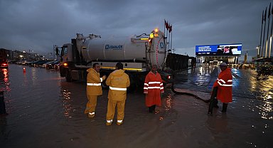 İzmir'de deniz seviyesi hareketliliğine anlık müdahale