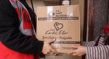 İzmit'te gıda kolileri ihtiyaç sahiplerine ulaşıyor