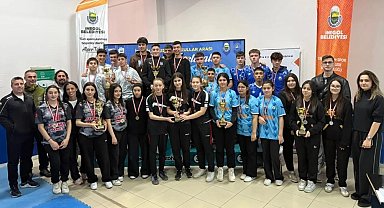 Öğrenciler dart turnuvasında kıyasıya mücadele etti