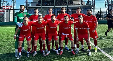 Türkeli Belediye Esnafspor zirveyi bırakmıyor