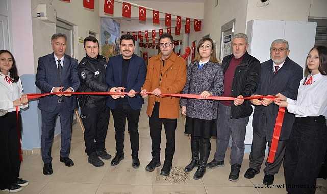 Türkeli'de bayrak sevgisi sanatla buluştu