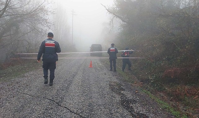 Türkeli’de heyelan nedeniyle bir köy yolu ulaşıma kapandı