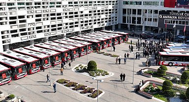 Antalya Büyükşehir'den toplu taşıma filosuna 19 yeni otobüs