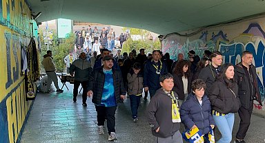 Başkan Akın'dan Sındırgılı depremzede gençlere spor desteği