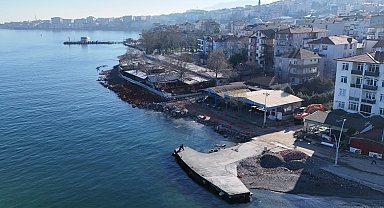 Bir dalga kırıcı set de Değirmendere sahiline