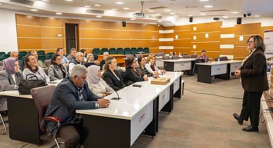 Bornova'da muhtarlara 'dijital dönüşüm' eğitimi