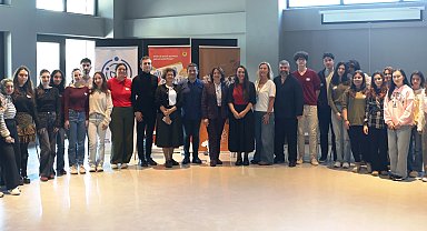 Bursa Nilüfer'de gençler 'ifade özgürlüğünü' konuştu