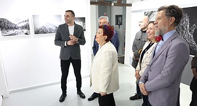 Bursa Nilüfer'de "Yerle Gök Arasında" sergisi kapılarını açtı