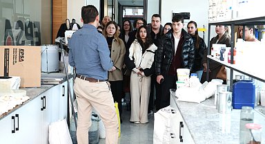 Bursa Osmangazi'de girişimci adayı öğrenciler işi mutfağında öğreniyor