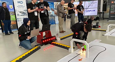 Bursalı öğrencilerden Çekya'da robotik başarısı