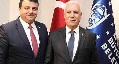 CHP'li Öztürk yoldan döndü, Büyükşehir önüne davet etti!