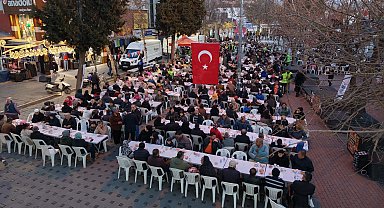 İzmir Çiğli'de Kadir Gecesi'nde binler aynı sofrada buluştu