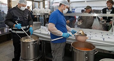 İzmir'de dayanışma seferberliği! Büyükşehir milyonlara ulaştı