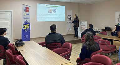 Kocaeli İzmit'te gençlere uluslararası fırsat rehberi