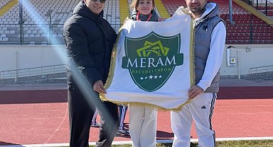 Konya'da Meramlı sporculardan okçulukta çifte başarı