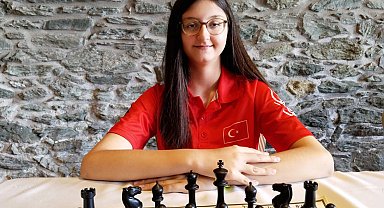 Kraliçeler Online Satranç Festivali'nde yarı finalde Bursalı bir isim