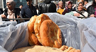 Manisa Gördesliler'den iki saatte 2 bin pide