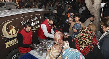 Mersin Büyükşehir'den Kadir Gecesi'nde lokma ikramı