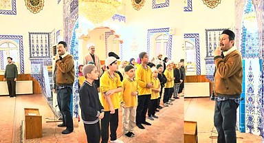 Müezzin okudu, öğrenciler 