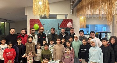 Türkeli’de “kardeşlik” sofrası kuruldu, çocuklar iftar sevincini paylaştı