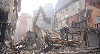 Türkeli’de tehlikeli yapılar birer birer ortadan kaldırılıyor