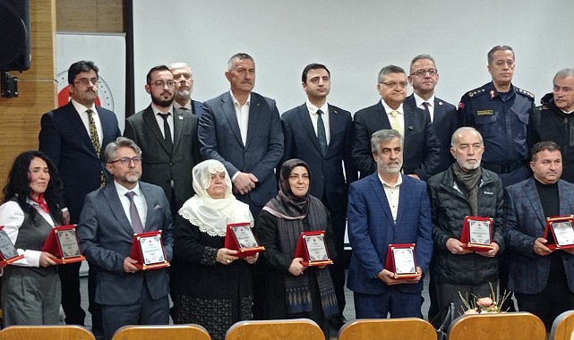 Türkeli'den örnek davranış: Gülizar Oktay'a anlamlı ödül