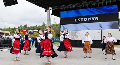 Antalya Çocuk Festivali renkli görüntülere sahne oldu