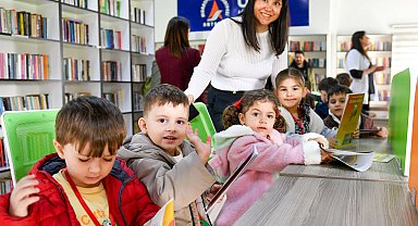 Antalya'da çocuklardan anlamlı Kütüphane Haftası ziyareti