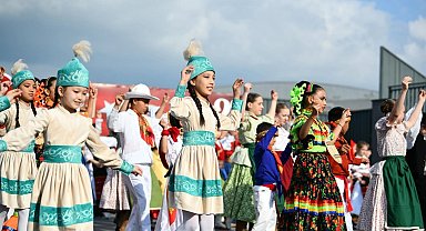 Balıkesir'de Uluslararası Çocuk Festivali coşkusu