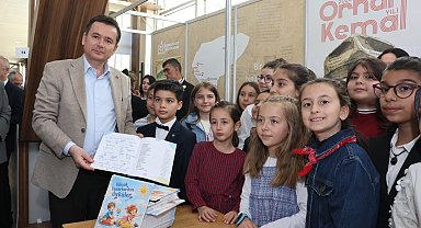 Başkan Erkan Aydın Kitap Fuarı'nda çocuk yazarlarla buluştu