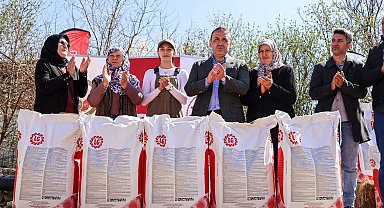 Bilecik'te çiftçilere ayçiçeği tohumu dağıtıldı