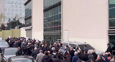 Bursa Büyükşehir'de seçim gerginliği! CHP'liler dışarı çıktı, gerginlik yola taştı!