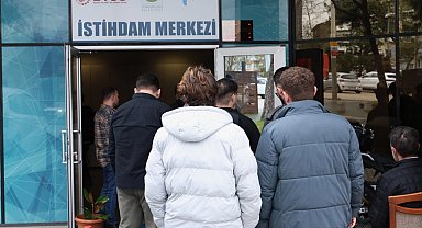 Bursa Osmangazi'de vatandaşlar istihdam buluşmalarıyla iş sahibi oluyor