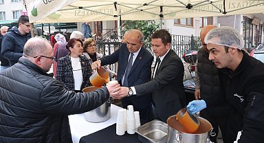 Bursa'da Başkan Aydın'ın Cuma durağı Muradiye Mahallesi oldu