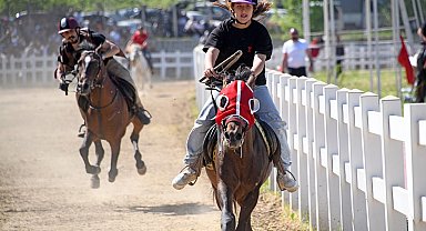 Bursa'nın Fethi'nin 700'üncü yılında 'Rahvan At Yarışları' heyecanı... 78 at birinciliğe koştu