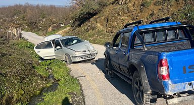 Düzce'de iki aracın çarpıştığı kazada 3 kişi yaralandı