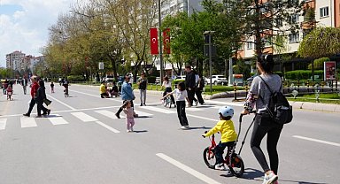  Eskişehir'de sokaklar müziğe açıldı