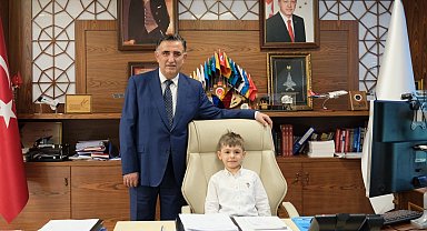 Gebze'de rektörlük koltuğu miniklerde