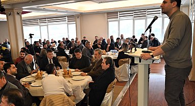 İzmir Bornova'da sanayi esnafıyla aynı sofrada