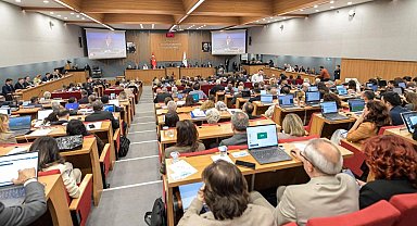 İzmir Büyükşehir ve ESHOT 2025 faaliyet raporu kabul edildi