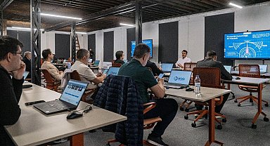 İzmir Büyükşehir'de hizmet içi yapay zeka ile dijital dönüşüm eğitimi