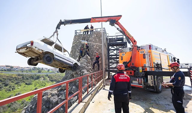 İzmir İtfaiyesi'nde 'özel kuvvet' eğitimi