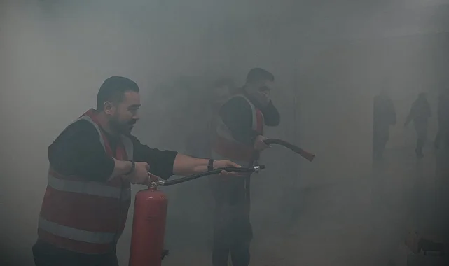 İzmir'de afetlere karşı tam hazırlık... Tatbikat gerçeği aratmadı